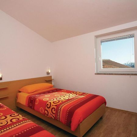 2 Bedroom Awesome Apartment In פלומין מראה חיצוני תמונה