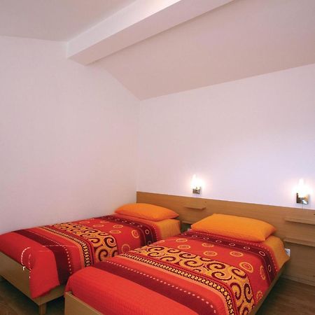 2 Bedroom Awesome Apartment In פלומין מראה חיצוני תמונה