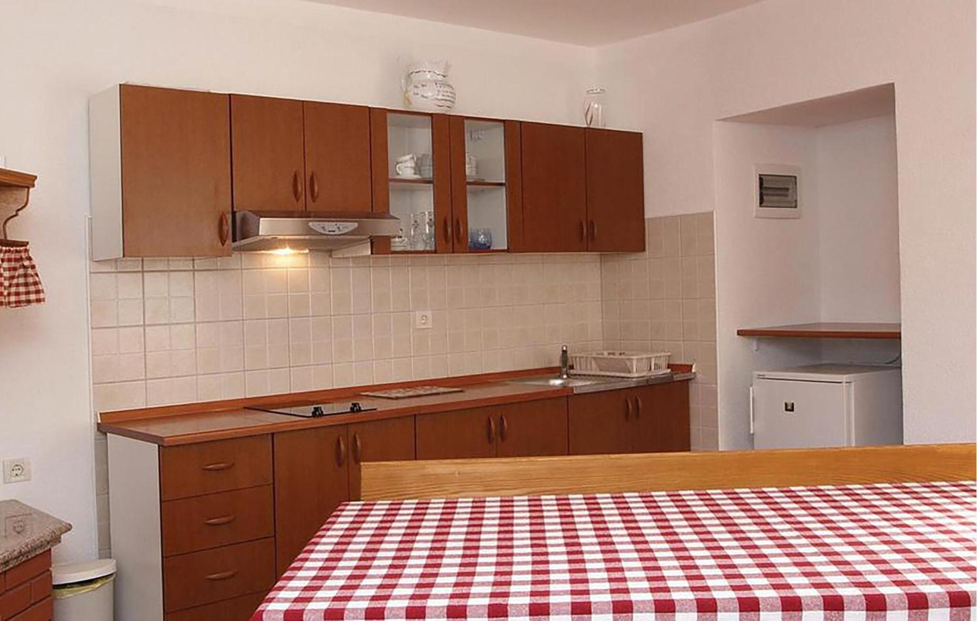 2 Bedroom Awesome Apartment In פלומין מראה חיצוני תמונה