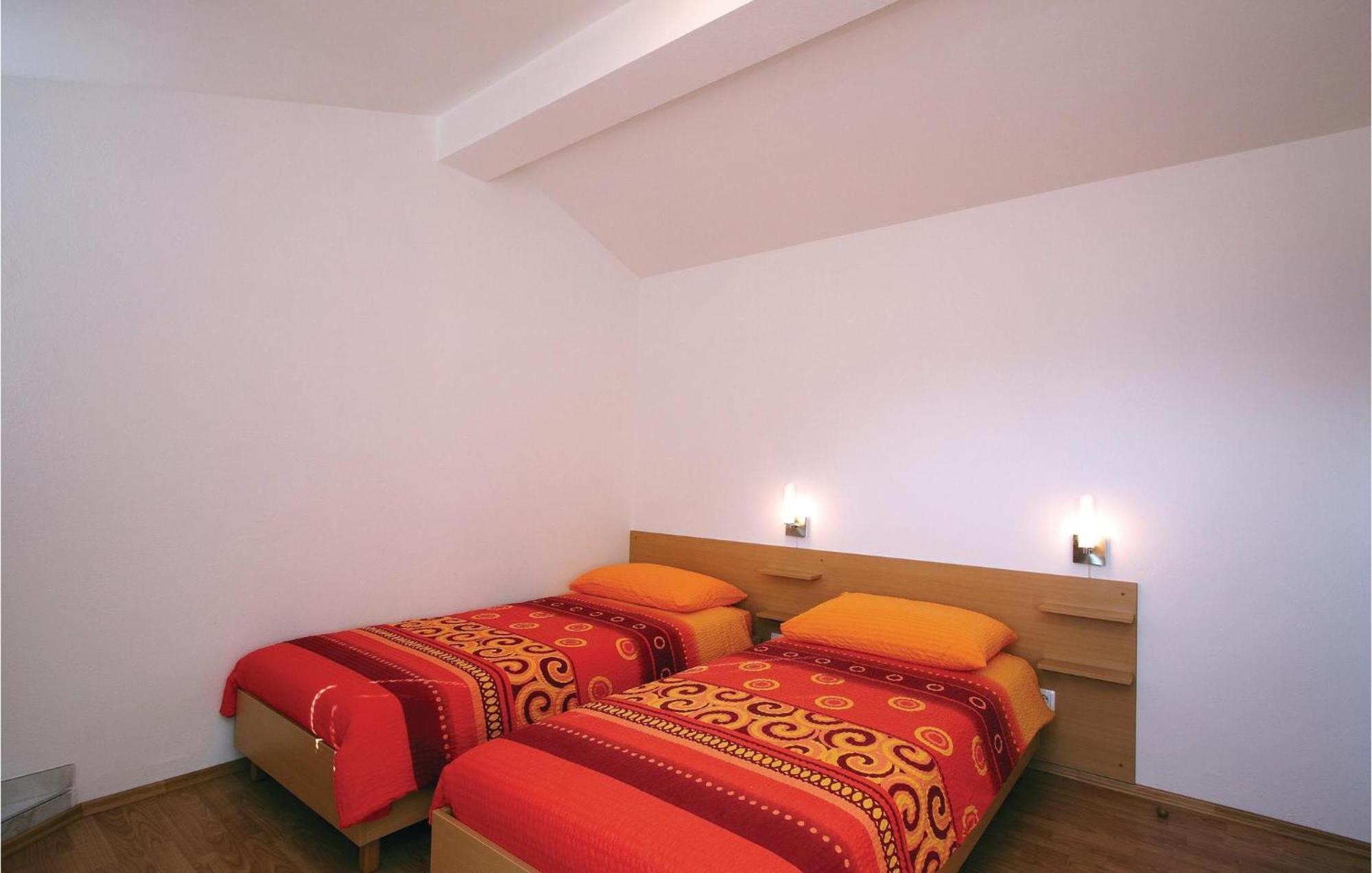2 Bedroom Awesome Apartment In פלומין מראה חיצוני תמונה